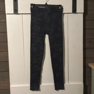 Spanx Look At Me Now Legging Camo Size Medium Excellent Condition